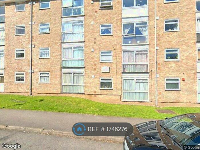 2 Bedroom Flat To Rent In Holdbrook Way, Romford, RM3