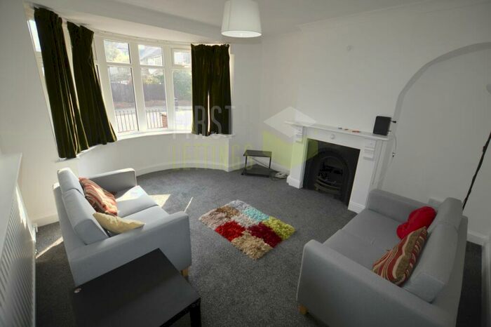 6 Bedroom Semi-Detached House To Rent In Queens Road, Leicester, LE2