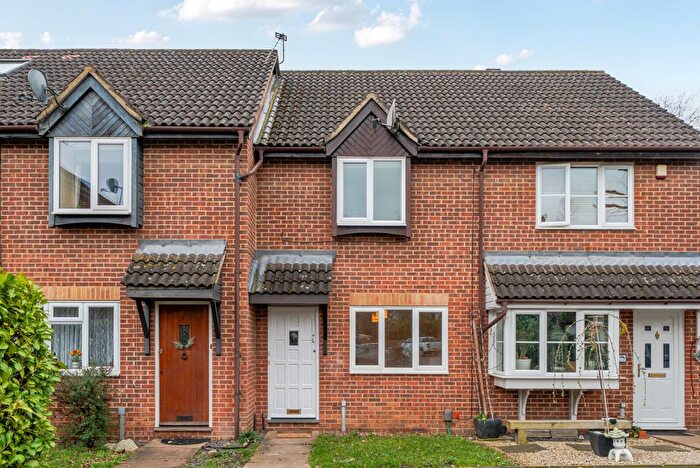 2 Bedroom Semi Detached House For Sale In Monks Crescent, Addlestone, Surrey, KT15