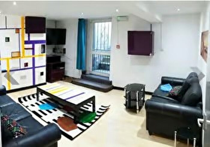 6 Bedroom Terraced House To Rent In Delph Mount, Leeds, West Yorkshire, LS6
