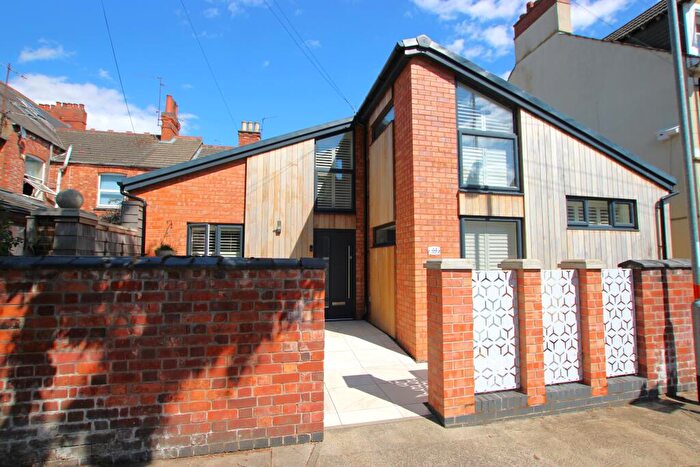 2 Bedroom Detached House For Sale In Tennyson Road, Kettering, NN16