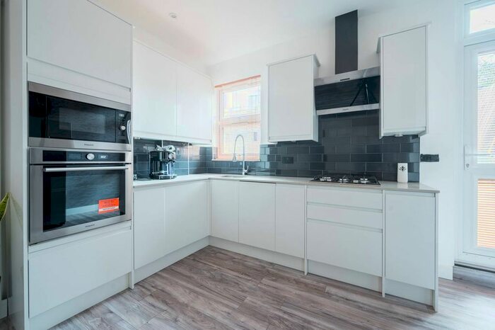 1 Bedroom Flat To Rent In .Brixton, Brixton, London, SE5