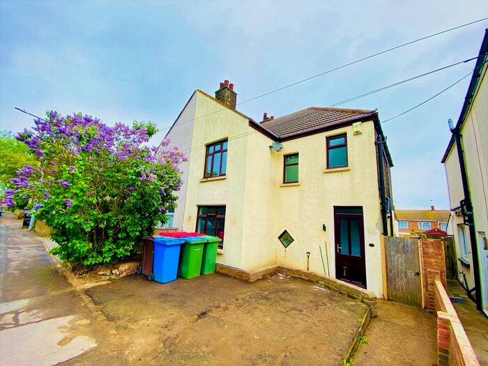 3 Bedroom Property To Rent In North Road, Queenborough, ME11