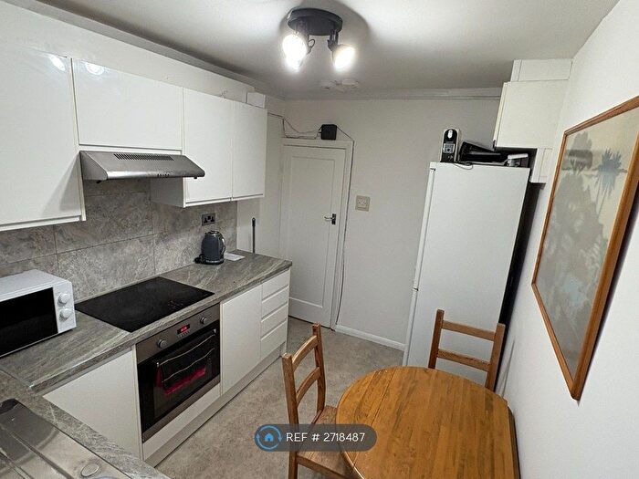 2 Bedroom Flat To Rent In Perigan Court, Twickenham, TW2