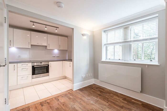 3 Bedroom Flat To Rent In Cephas Street, London, E1