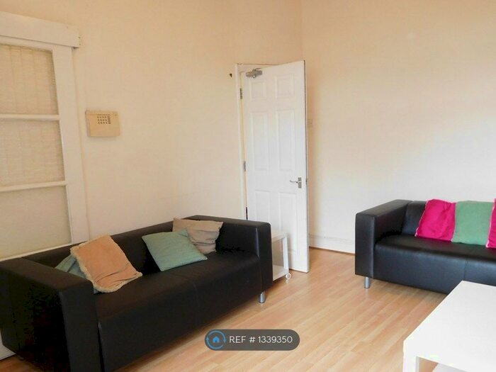4 Bedroom Terraced House To Rent In Whitby Road, Manchester, M14