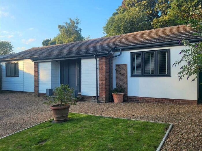4 Bedroom Semi-Detached Bungalow For Sale In Fynn Lane, Tuddenham, IP6