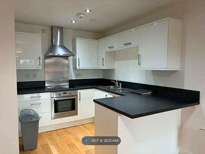 1 Bedroom Flat To Rent In Navigation Walk, Wakefield, WF1