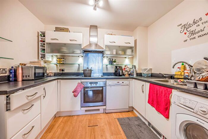 2 Bedroom Flat For Sale In Gisors Road, Southsea, PO4
