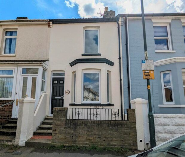 3 Bedroom Terraced House To Rent In St. Johns Road, Gillingham, ME7