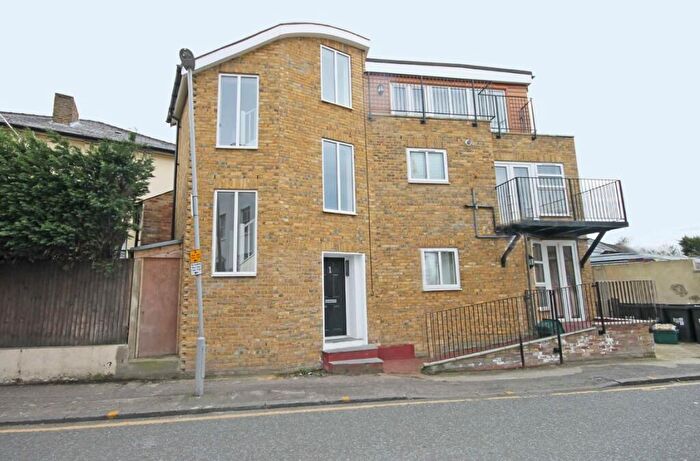 2 Bedroom Flat To Rent In Church Road, Kingston Upon Thames, KT1