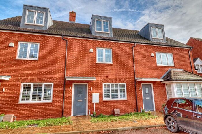 3 Bedroom Town House For Sale In Springbank Road, Lane End, HP14