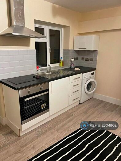 Studio To Rent In Acton Lane, Harlesden, NW10