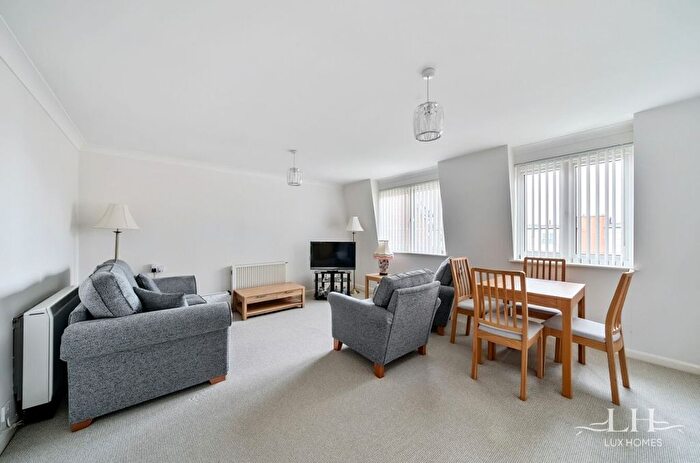 1 Bedroom Flat For Sale In Draper Court, Hornchurch, RM12