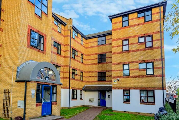 1 Bedroom Apartment To Rent In Windsock Close, Surrey Quays, SE16