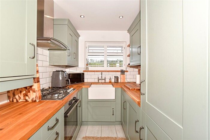 2 Bedroom Detached Bungalow For Sale In Stonehall Road, Lydden, Dover, Kent, CT15