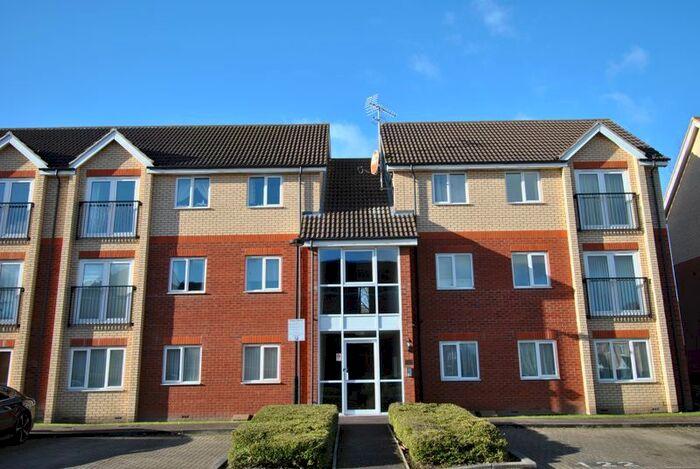 2 Bedroom Flat To Rent In Braeburn Walk, Royston, SG8