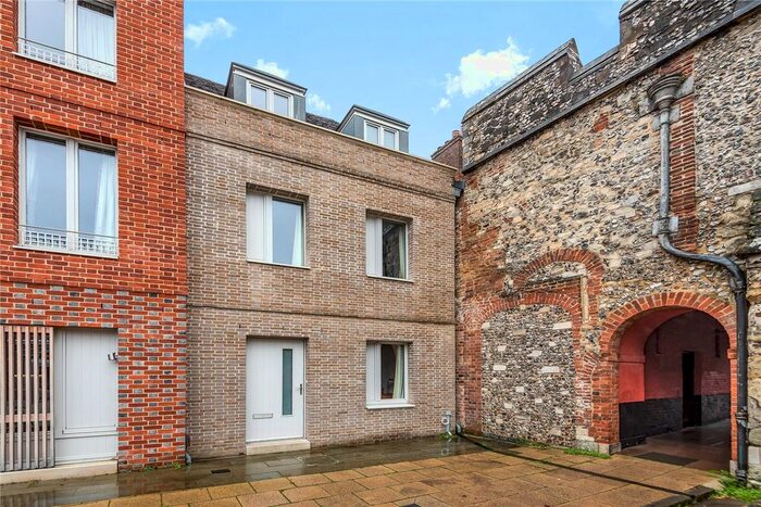 2 Bedroom Terraced House To Rent In Kingsgate Street, Winchester, Hampshire, SO23