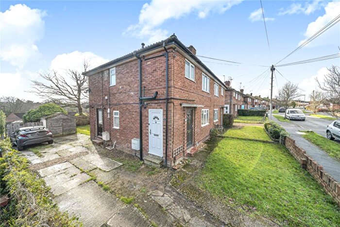 1 Bedroom Maisonette For Sale In Hermitage Woods Crescent, Woking, Surrey, GU21