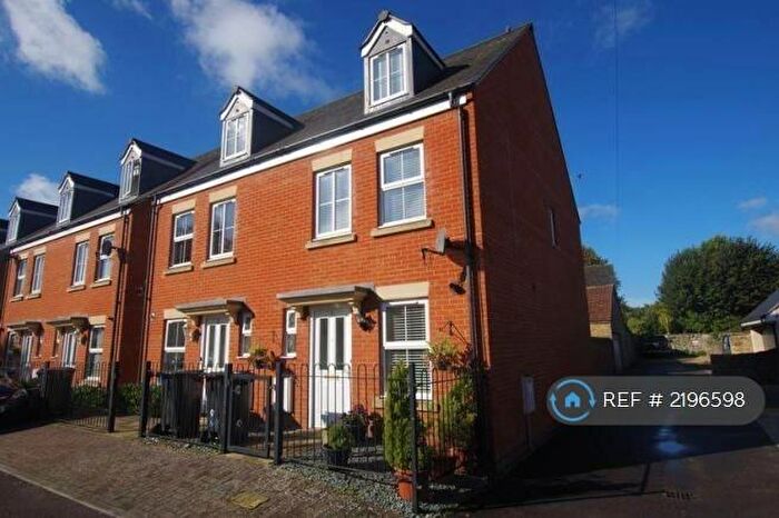 3 Bedroom Semi-Detached House To Rent In The Shearings, Swindon, SN1