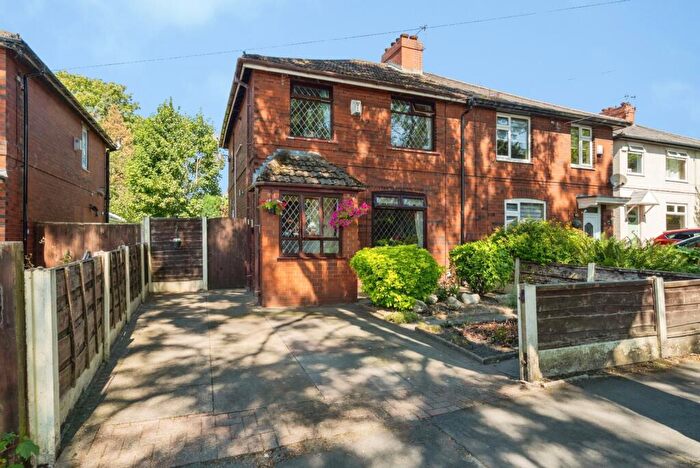 3 Bedroom Semi-Detached House For Sale In Ainsworth Road, Bolton, Lancashire, BL3