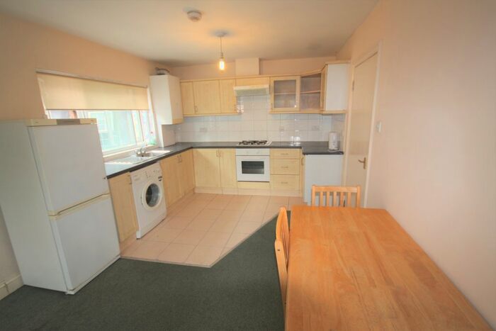 2 Bedroom Flat To Rent In Lewisham Way, London, SE14