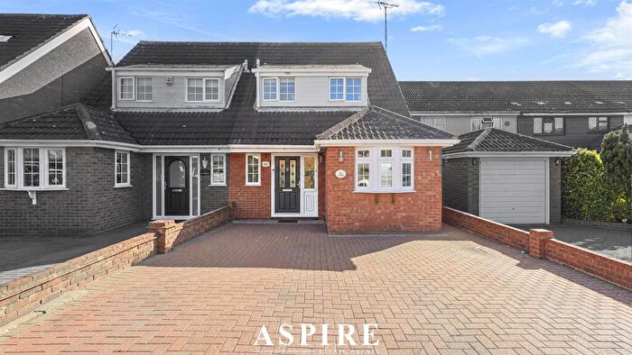 4 Bedroom Semi-Detached House For Sale In Camelot Gardens, Basildon, SS13