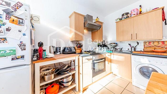 2 Bedroom Apartment To Rent In Wightman Road, Hornsey Crouch End, London, N8