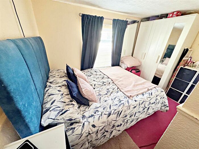 2 Bedroom Chalet For Sale In Humberston Fitties, Humberston, Grimsby, N.E. Lincs, DN36