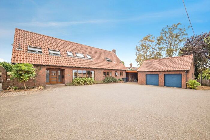 5 Bedroom Detached House For Sale In Buxhall Road, Great Finborough, Stowmarket, Suffolk, IP14