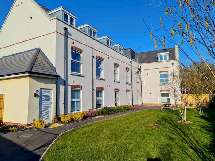 2 Bedroom Flat To Rent In Kiln Drive, Hambrook, PO18