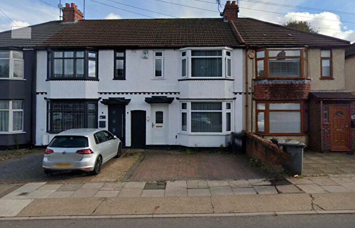 3 Bedroom Terraced House To Rent In Waller Avenue Luton, LU4