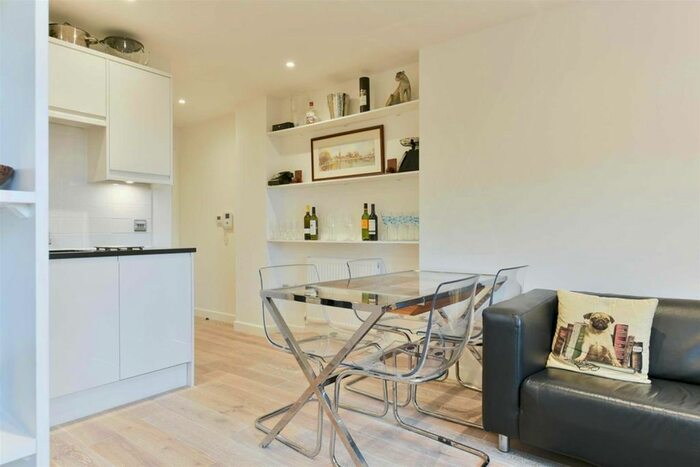 1 Bedroom Flat For Sale In South Street, Epsom, KT18