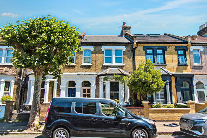 1 Bedroom Flat For Sale In Flat B, Bolton Road, Stratford, London, E15