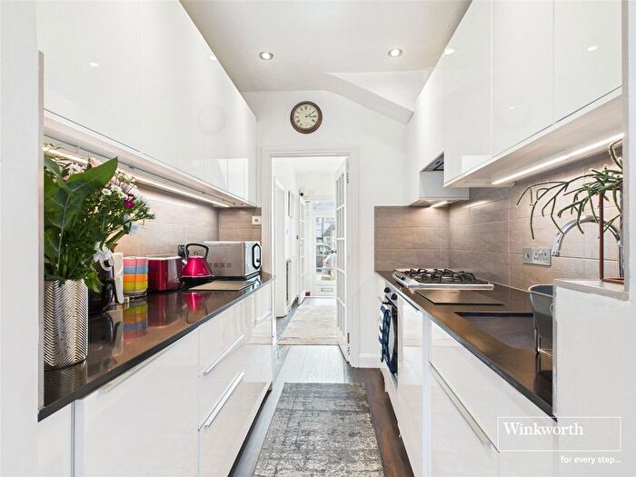 3 Bedroom Terraced House For Sale In Manor Close, Kingsbury, London, NW9