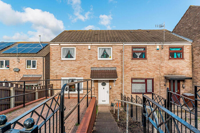 3 Bedroom Semi-Detached House For Sale In Horsham Drive, Nottingham, Nottinghamshire, NG5
