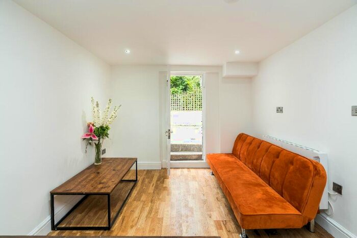 3 Bedroom Flat To Rent In Torriano Avenue, London, NW5