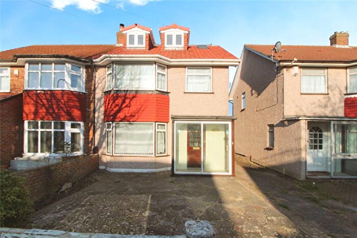 4 Bedroom Detached House To Rent In Lovell Walk, Rainham, RM13