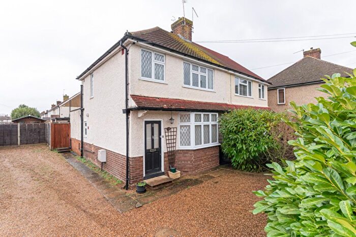 3 Bedroom Semi Detached House For Sale In Shakespeare Road, Addlestone, KT15