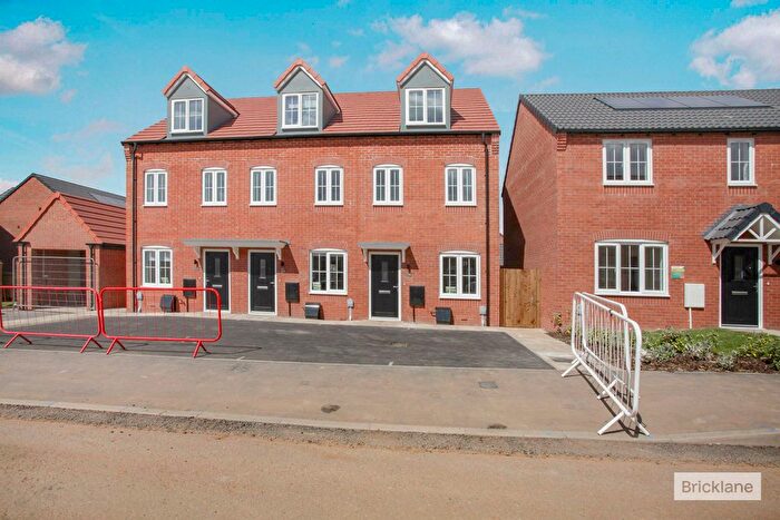 3 Bedroom Semi-detached House To Rent In Nero Avenue, Nuneaton, CV11