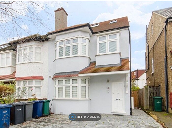 3 Bedroom Flat To Rent In Hale Grove Gardens, London, NW7