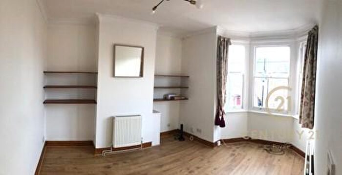 2 Bedroom Maisonette To Rent In Corporation Street London, E15