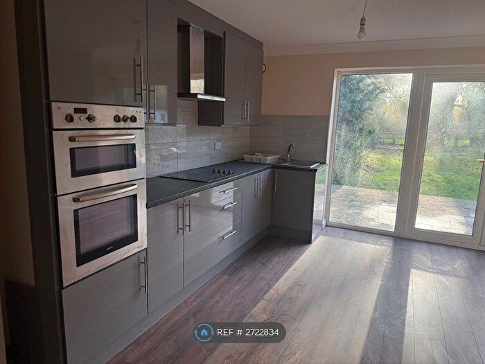 4 Bedroom Bungalow To Rent In Wraysbury Road, Staines-Upon-Thames, TW19