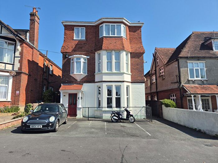 2 Bedroom Flat To Rent In Victoria Road, Sandown, PO36