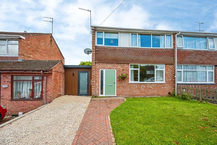 3 Bedroom Semi-detached House For Sale In Severn Way, Bewdley, Worcestershire, DY12
