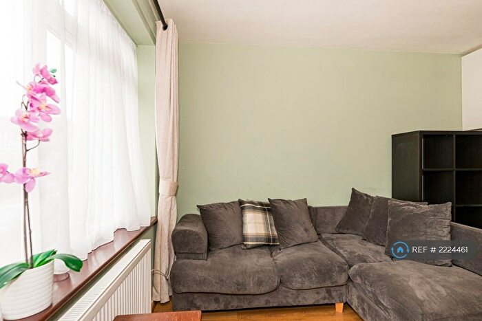 3 Bedroom Flat To Rent In Park Road High Barnet, High Barnet, Barnet, EN5