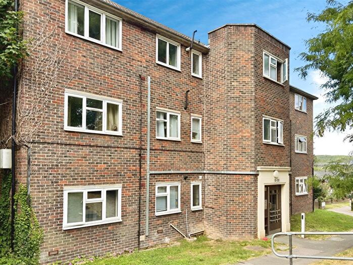 2 Bedroom Flat For Sale In Cambria Avenue, Rochester, ME1