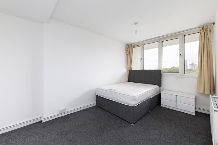 3 Bedroom Flat To Rent In Royal Street, London, SE1