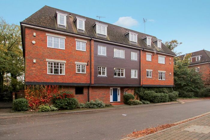 2 Bedroom Flat To Rent In Old Bridge Street, Hampton Wick, Kingston Upon Thames, KT1
