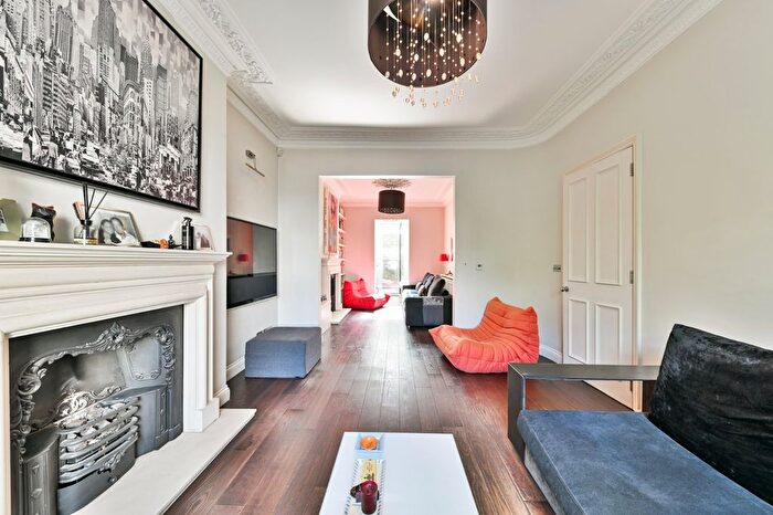 5 Bedroom End Of Terrace House For Sale In Drayton Gardens, London, SW10